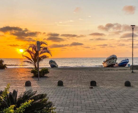 Whale House Hotel Пуэрто-Лопес Экстерьер фото