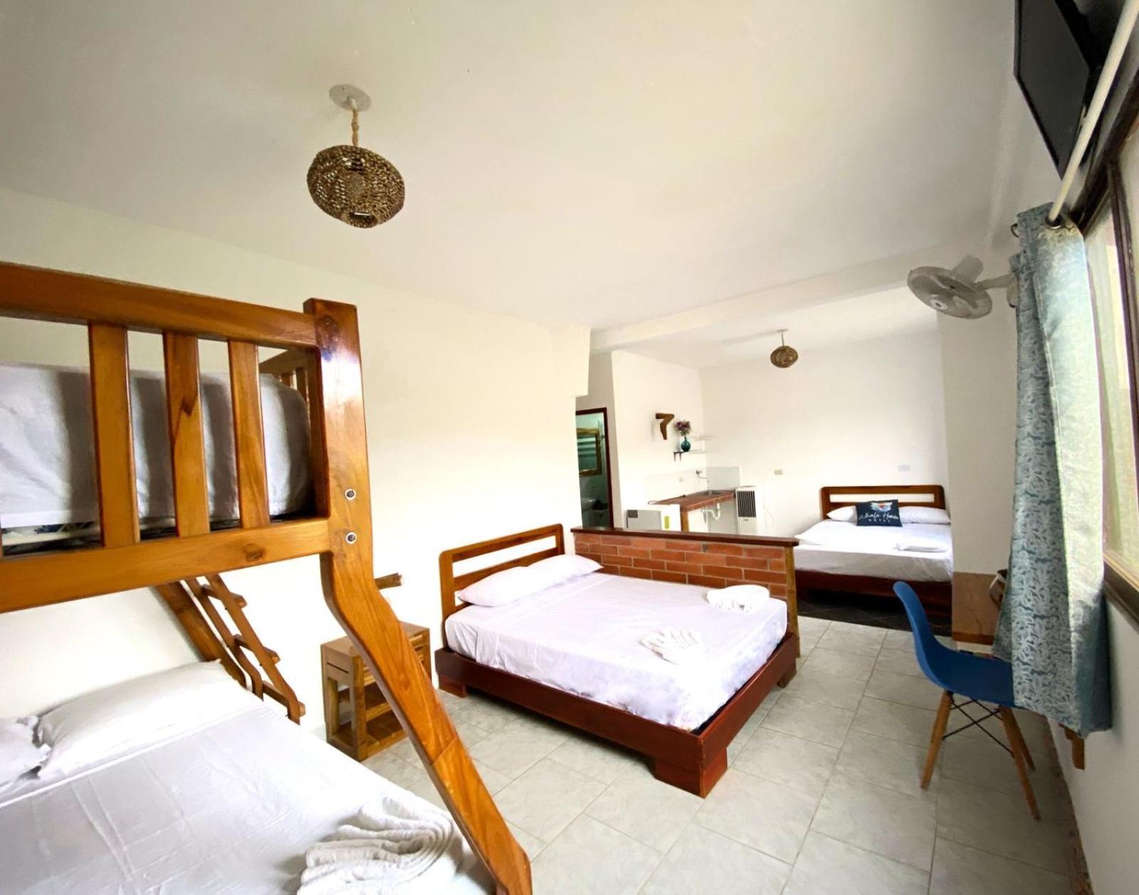 Whale House Hotel Пуэрто-Лопес Номер фото